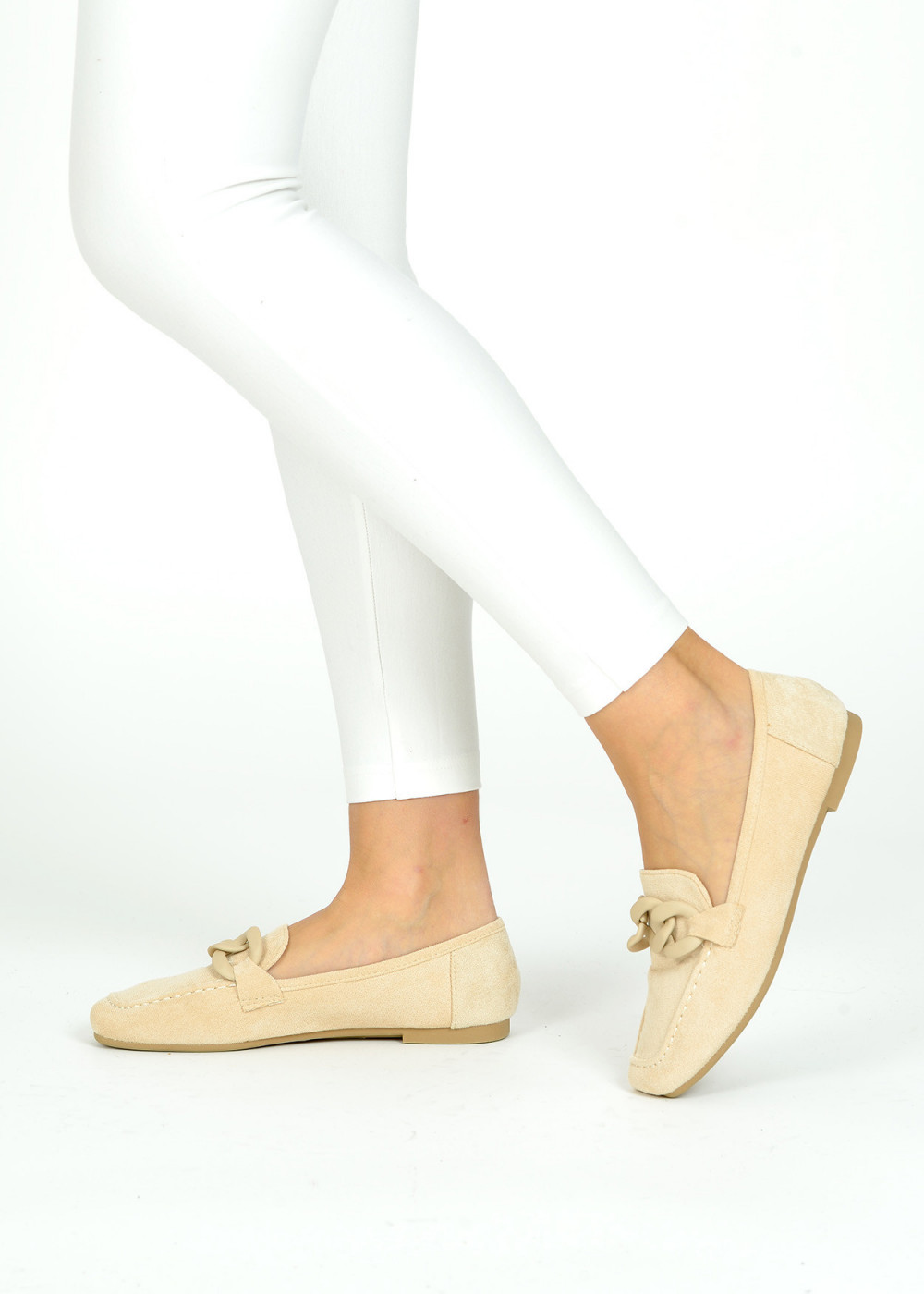 Beige chain detailed loafers 3