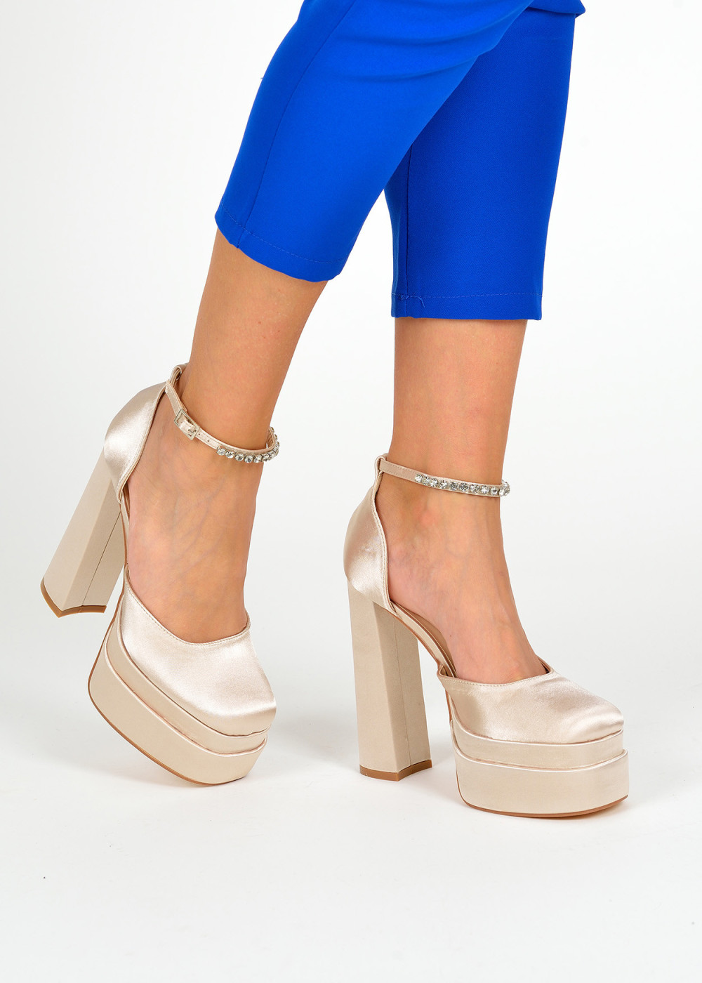 Beige platform heeled shoes 1