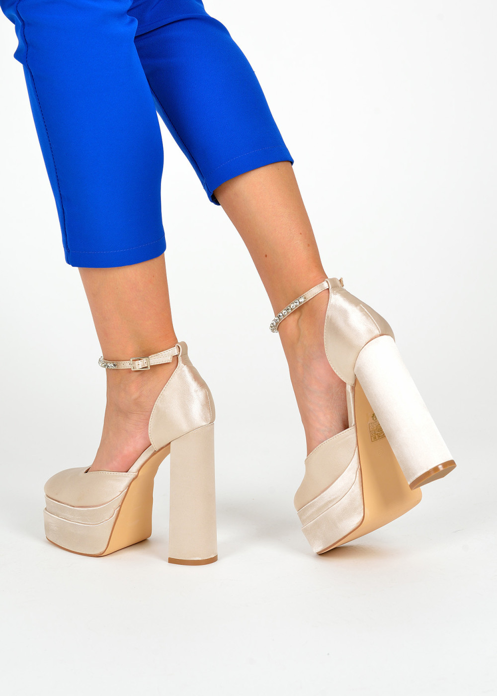 Beige platform heeled shoes 2