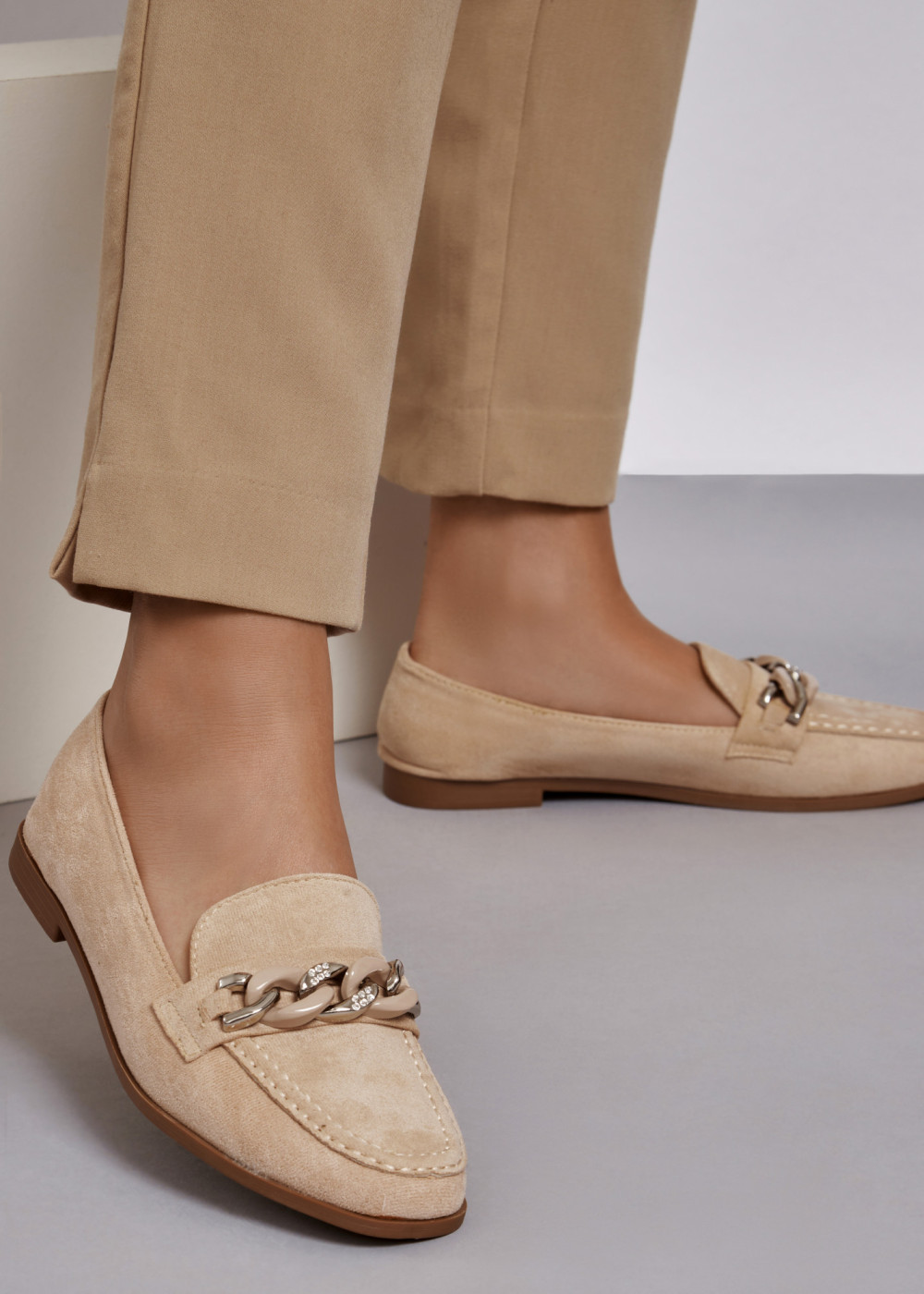 Khaki chain detailed loafers 4