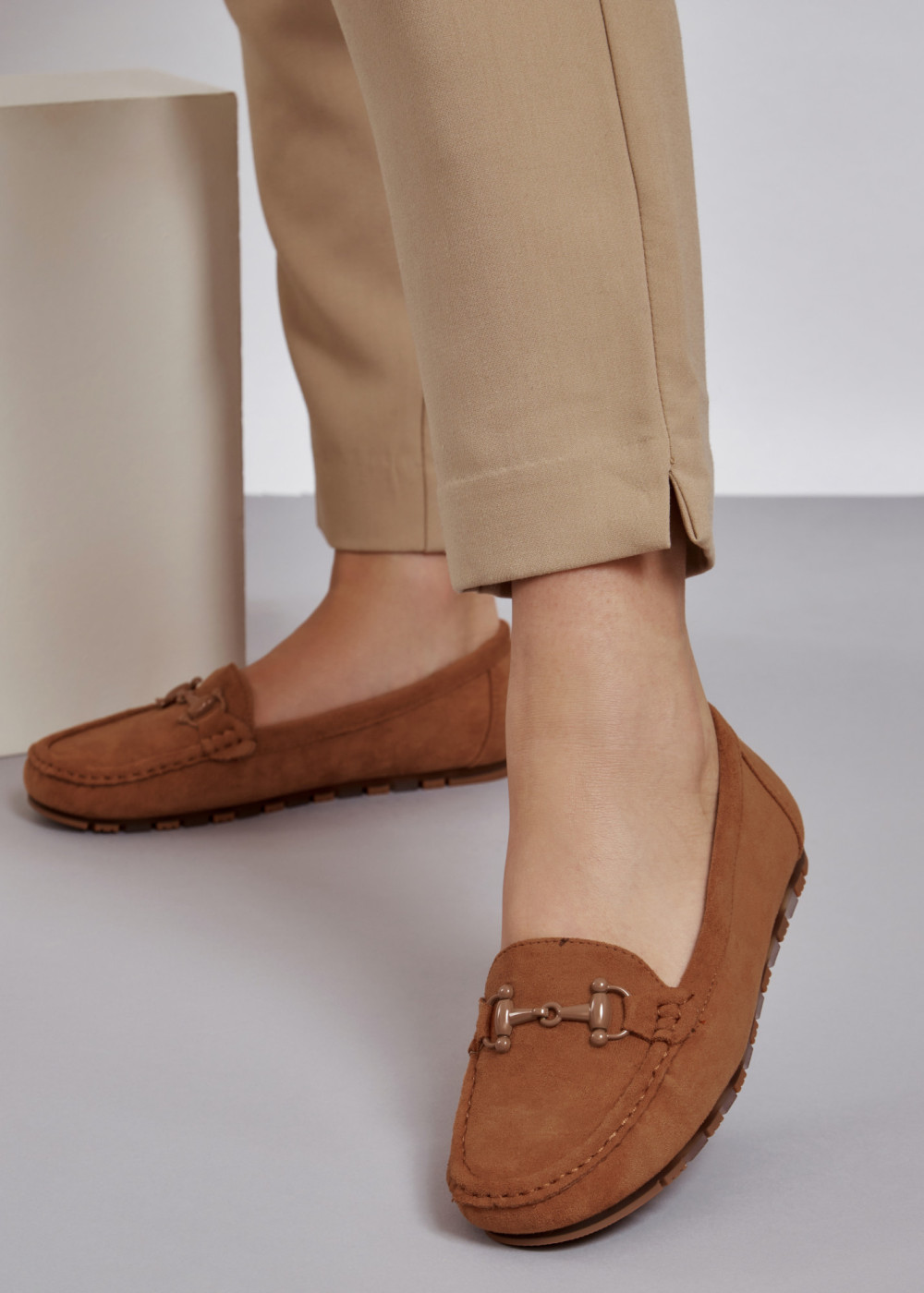 Tan snaffle detailed loafers 4