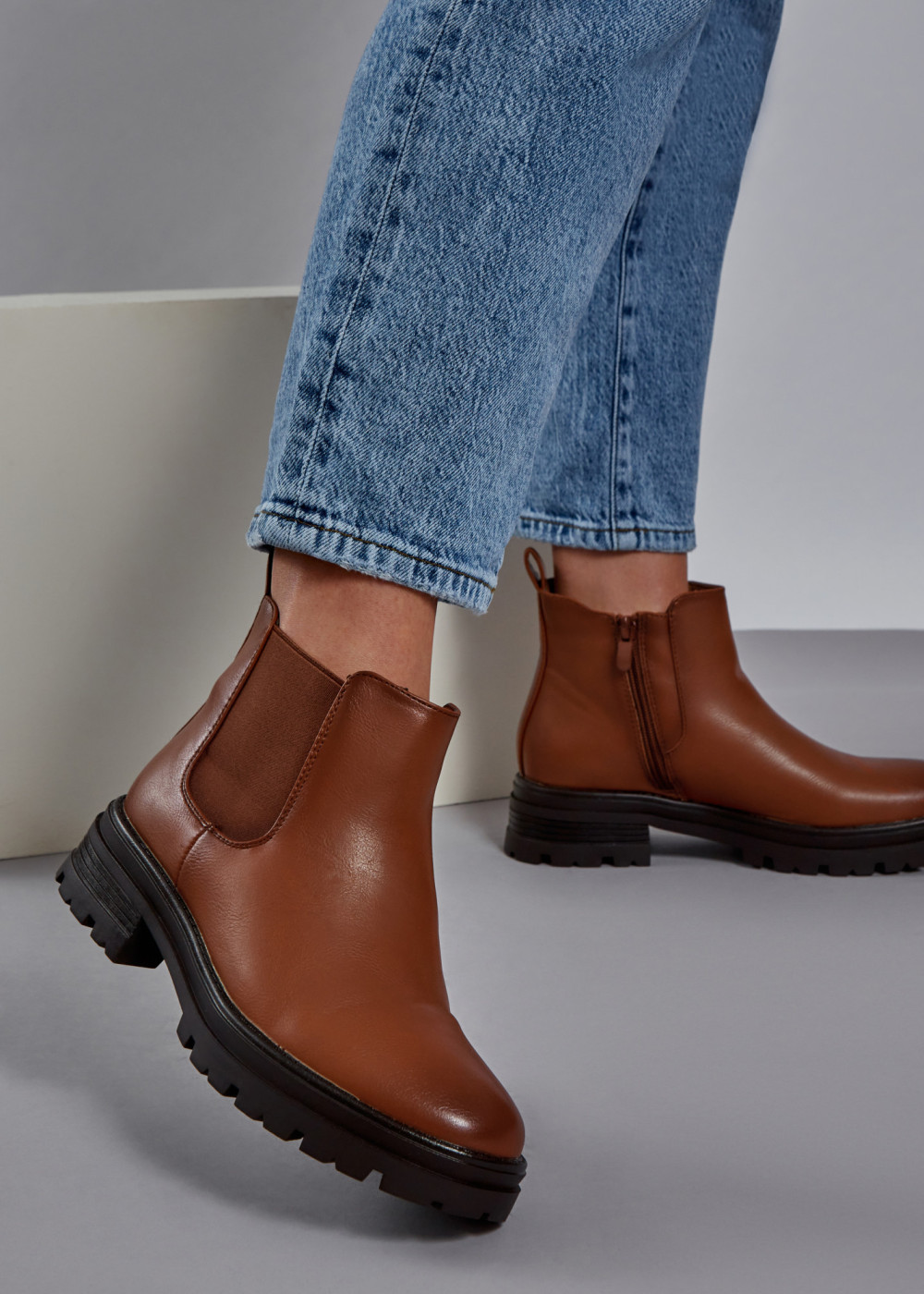 Brown tan low cut chelsea boots 1