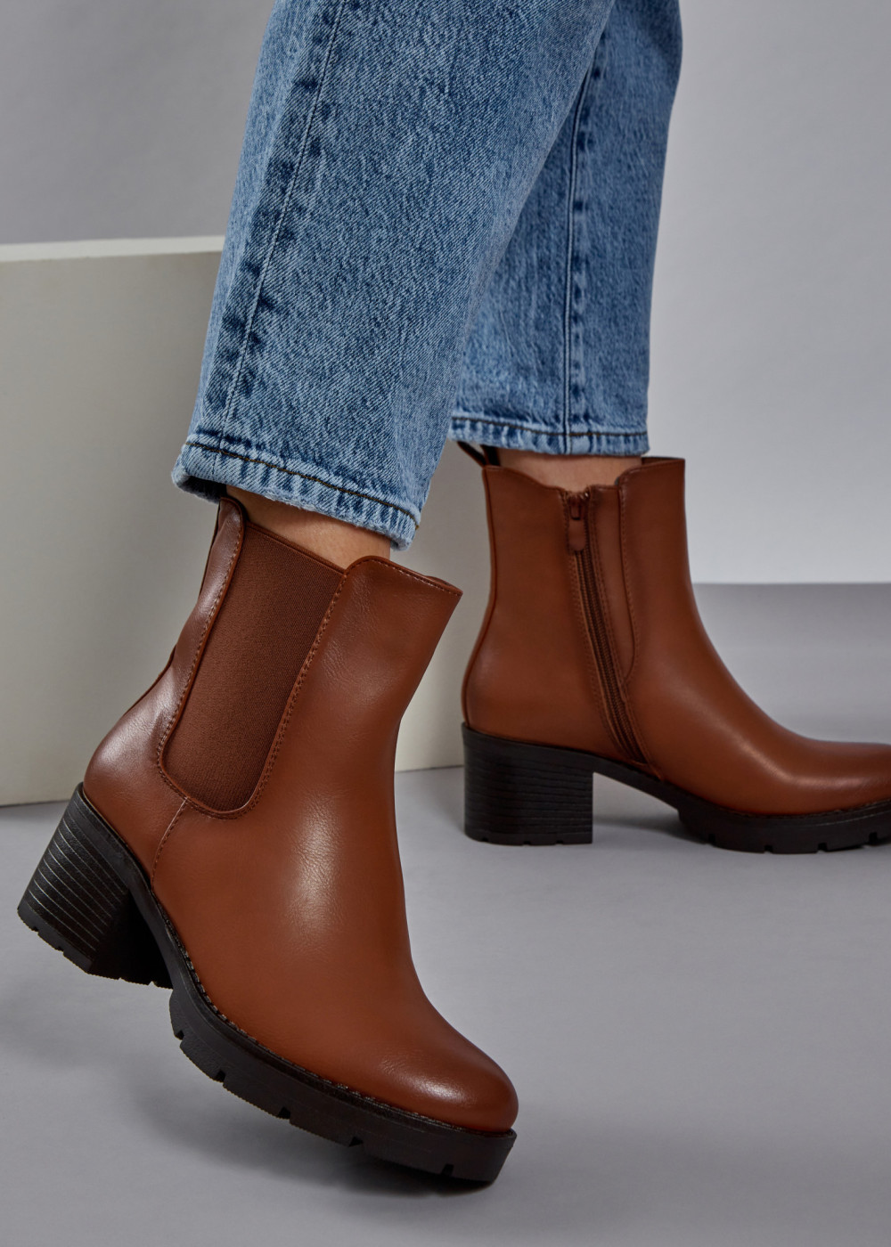 Brown tan heeled chelsea boots 4