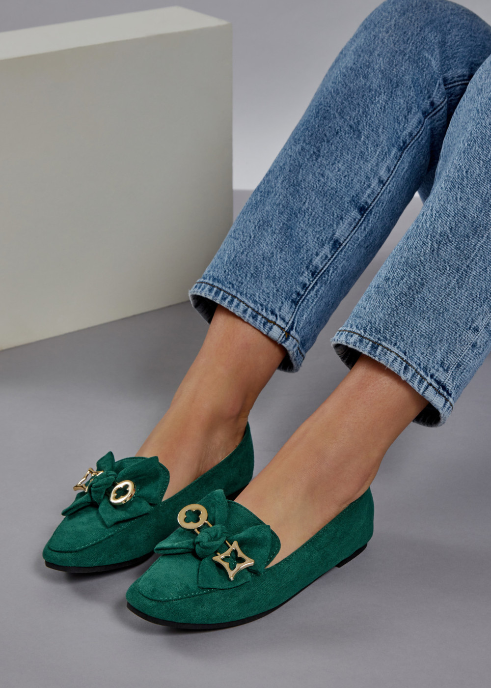 Green safety pin bow detailed loafers 4