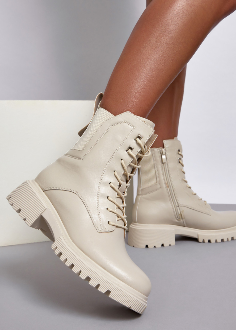 Beige lace up army boots 1