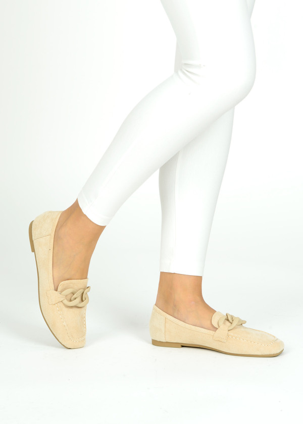 Beige chain detailed loafers 1