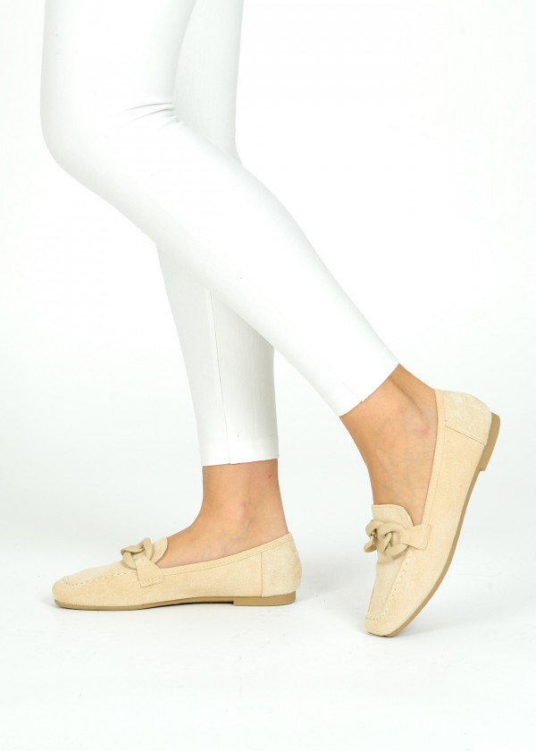Beige chain detailed loafers