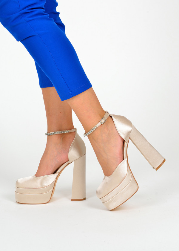 Beige platform heeled shoes 3