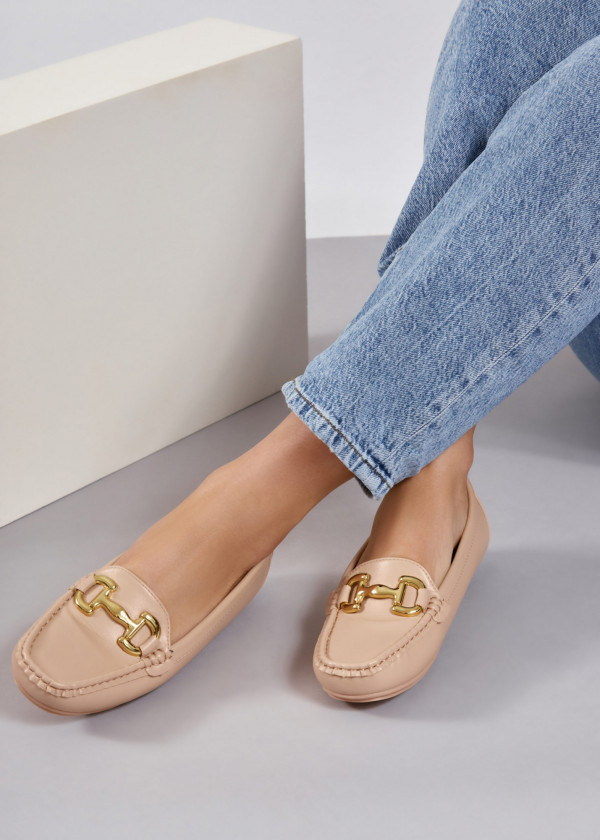 Beige snaffle detailed loafers