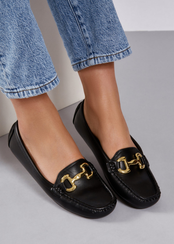 Black snaffle detailed loafers