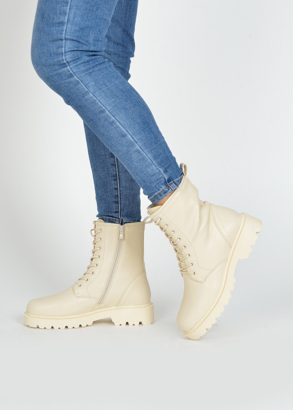Beige lace up army boots 3