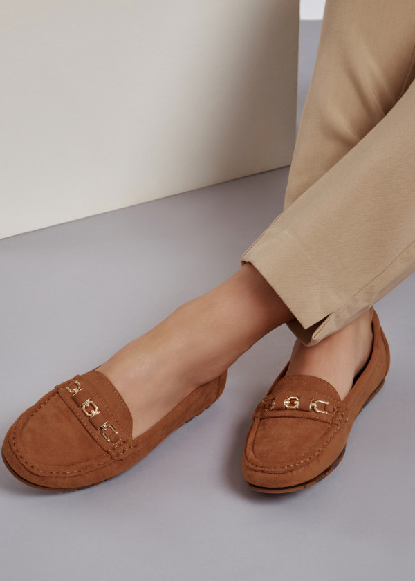 Brown tan gold chain detailed loafers 3