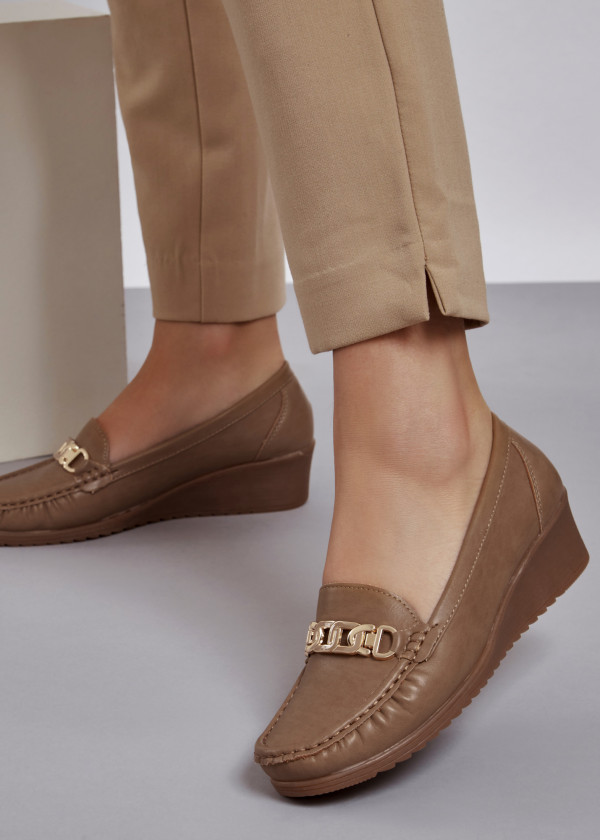 Khaki gold chain wedged loafers 4