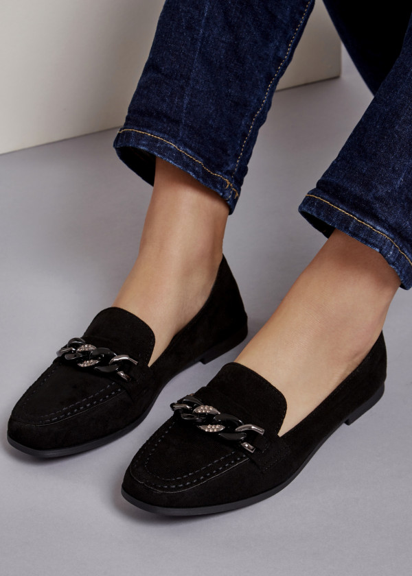 Black chain detailed loafers