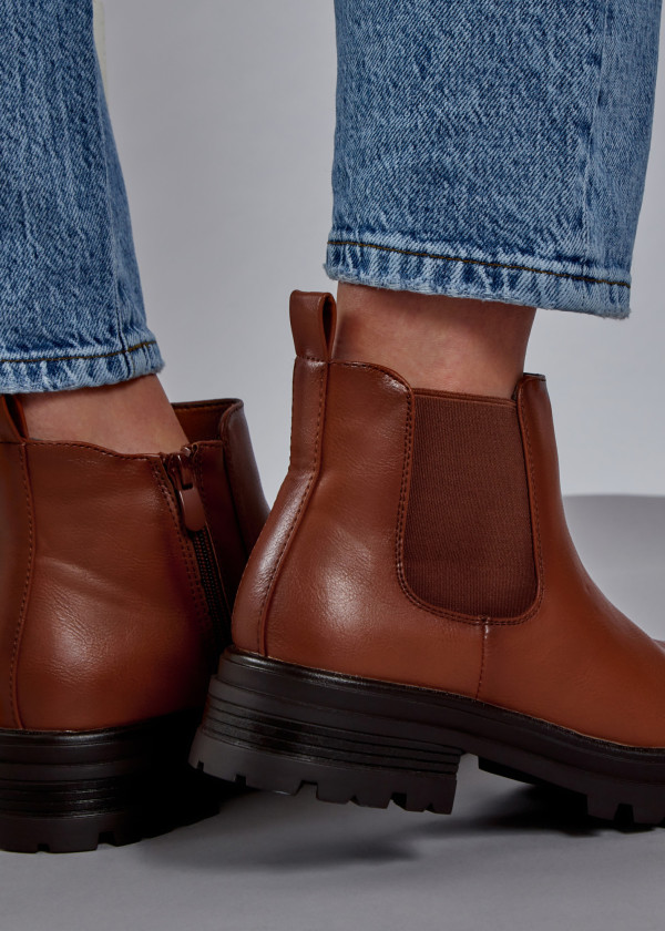 Brown tan low cut chelsea boots 2