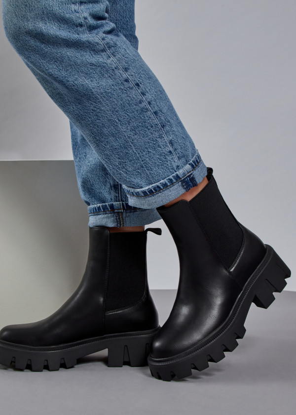Black chunky chelsea boots 4