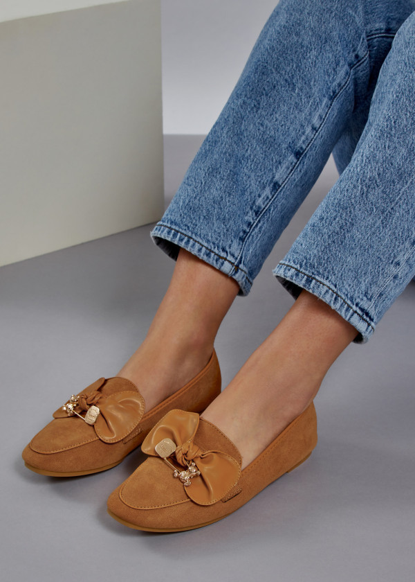 Tan safety pin bow detailed loafers 2
