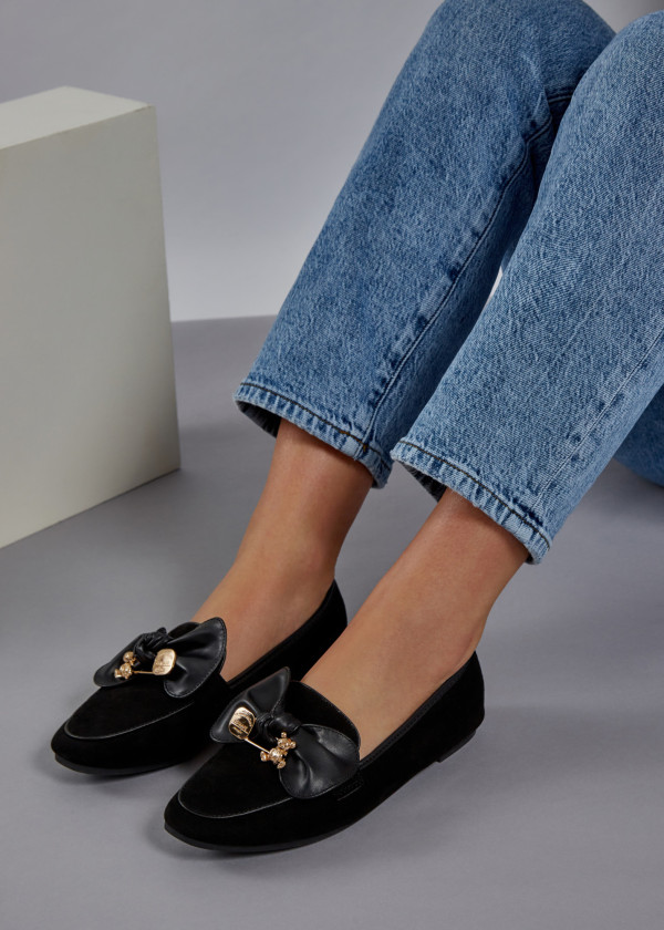 Black safety pin bow detailed loafers