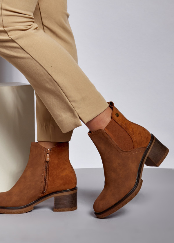 Brown tan block heeled chelsea boots