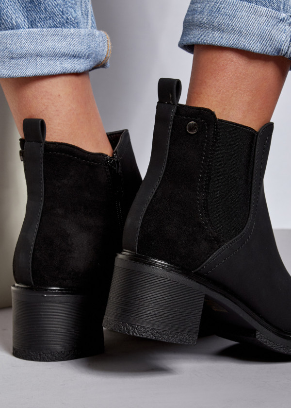 Black block heeled chelsea boots 1