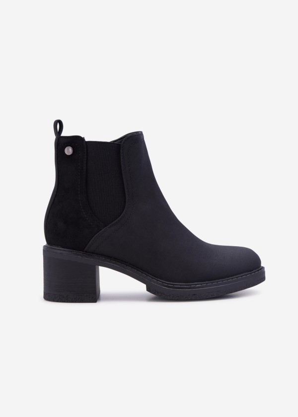 Black block heeled chelsea boots 2