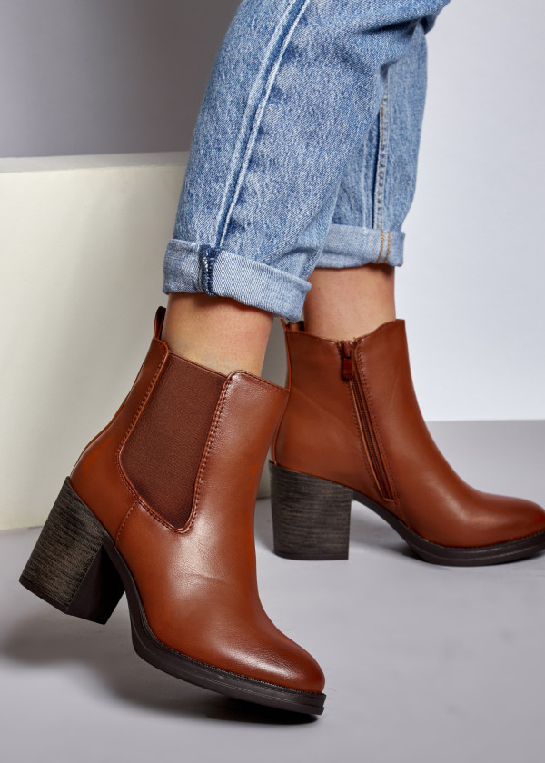 Brown tan heeled Chelsea boots