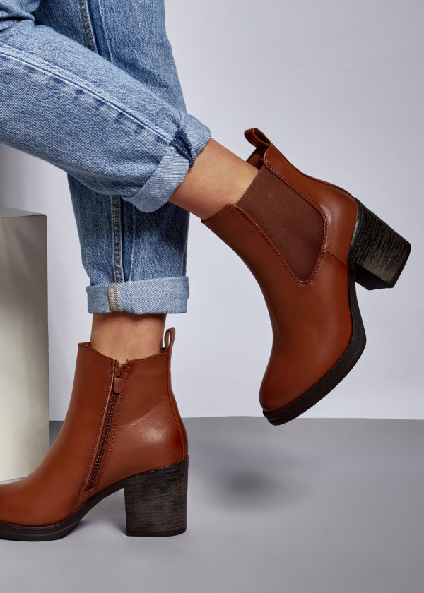 Brown tan heeled Chelsea boots 1