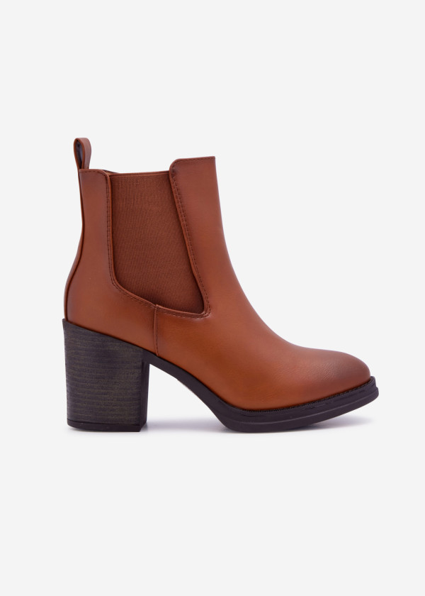 Brown tan heeled Chelsea boots 3
