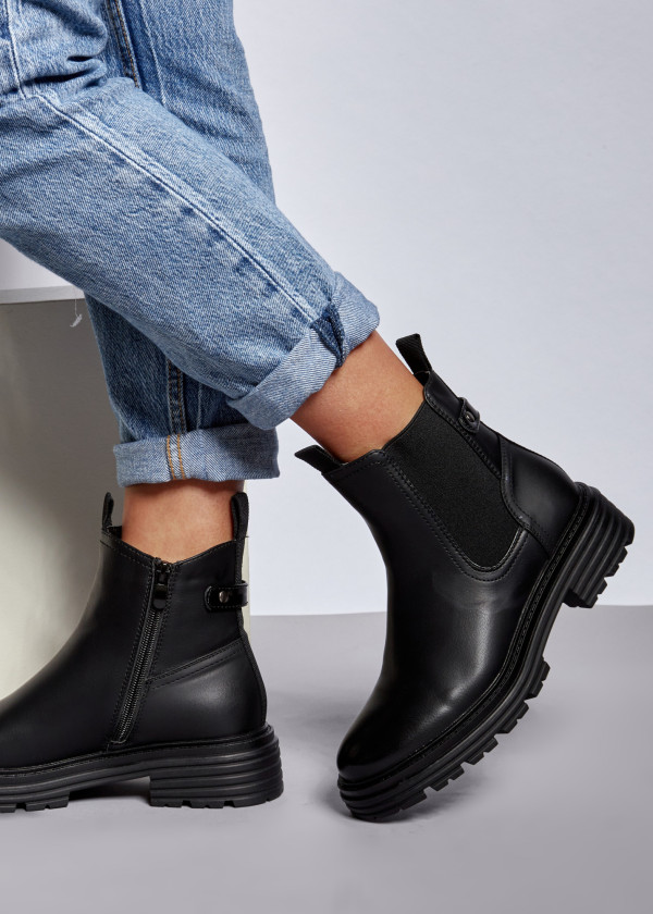 Black chunky chelsea boots 1