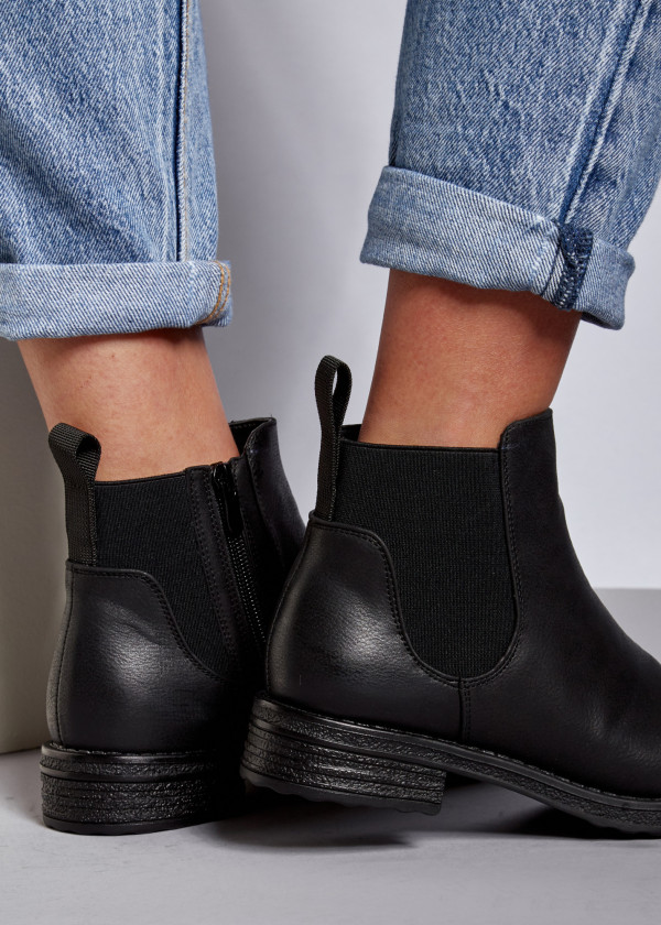 Black flat chelsea boots 2
