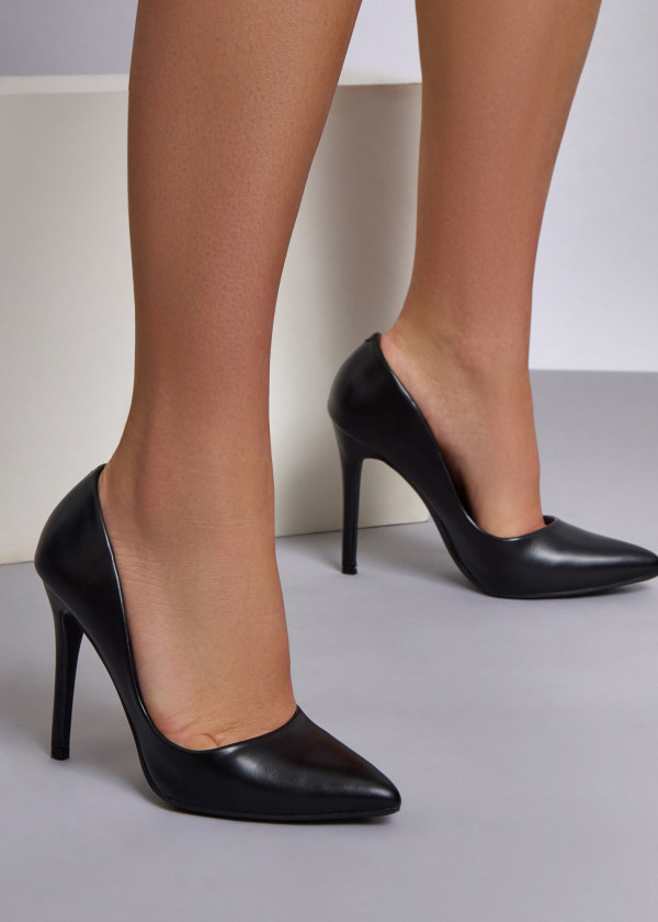Black heeled court shoes