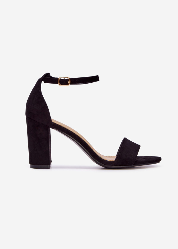 Black block heeled simple sandal 3
