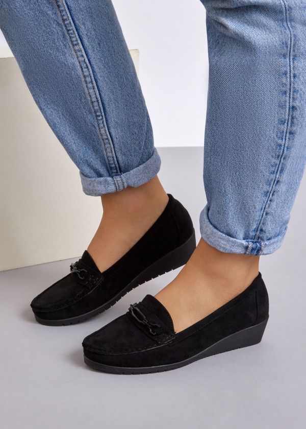 Black chain-bar low wedge loafer 4