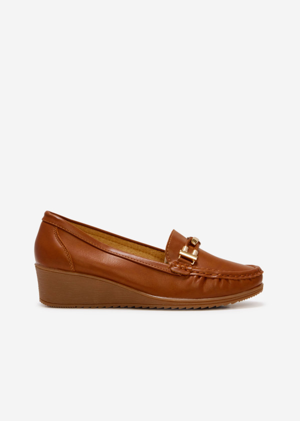 Tan gold hardware belt wedged loafer 3