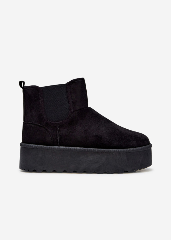 Black cosy low rise flatform snow boot 3