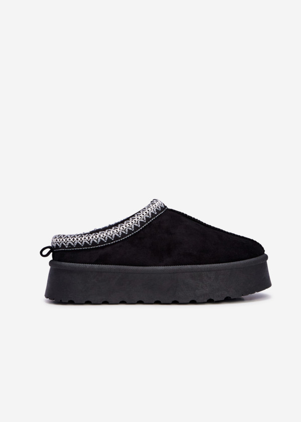 Black cozy slip-on platform mules 3