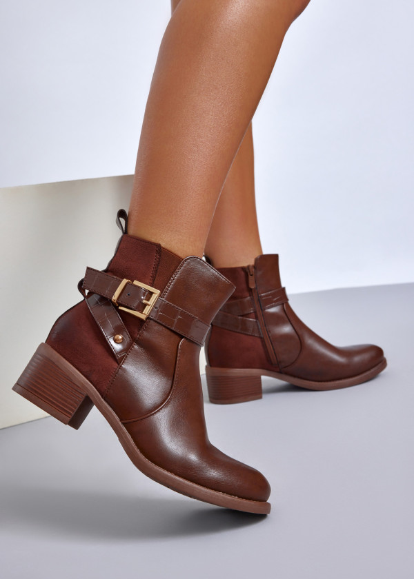 Brown buckled ankle boots with block heel