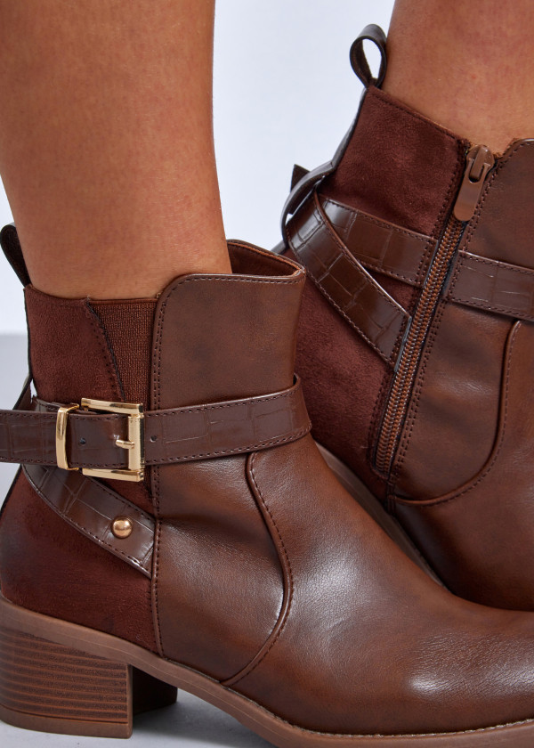 Brown buckled ankle boots with block heel 2