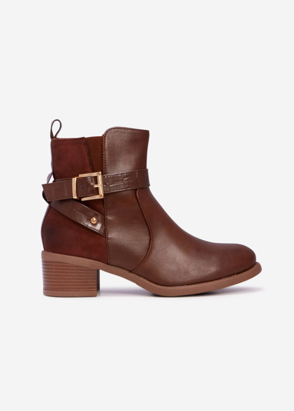 Brown buckled ankle boots with block heel 3