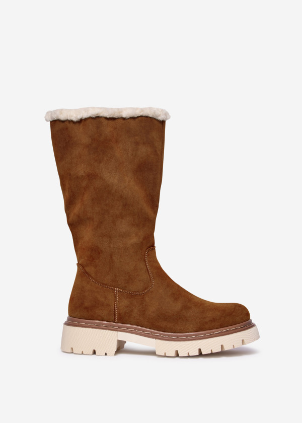 Brown Tan Boots with Contrast Sole and Shearling Trim 3